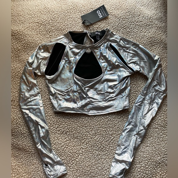 Ego- Long Sleeve Keyhole Cut Out Crop Top, SIZE: US 2, UK 6 - Picture 3 of 6